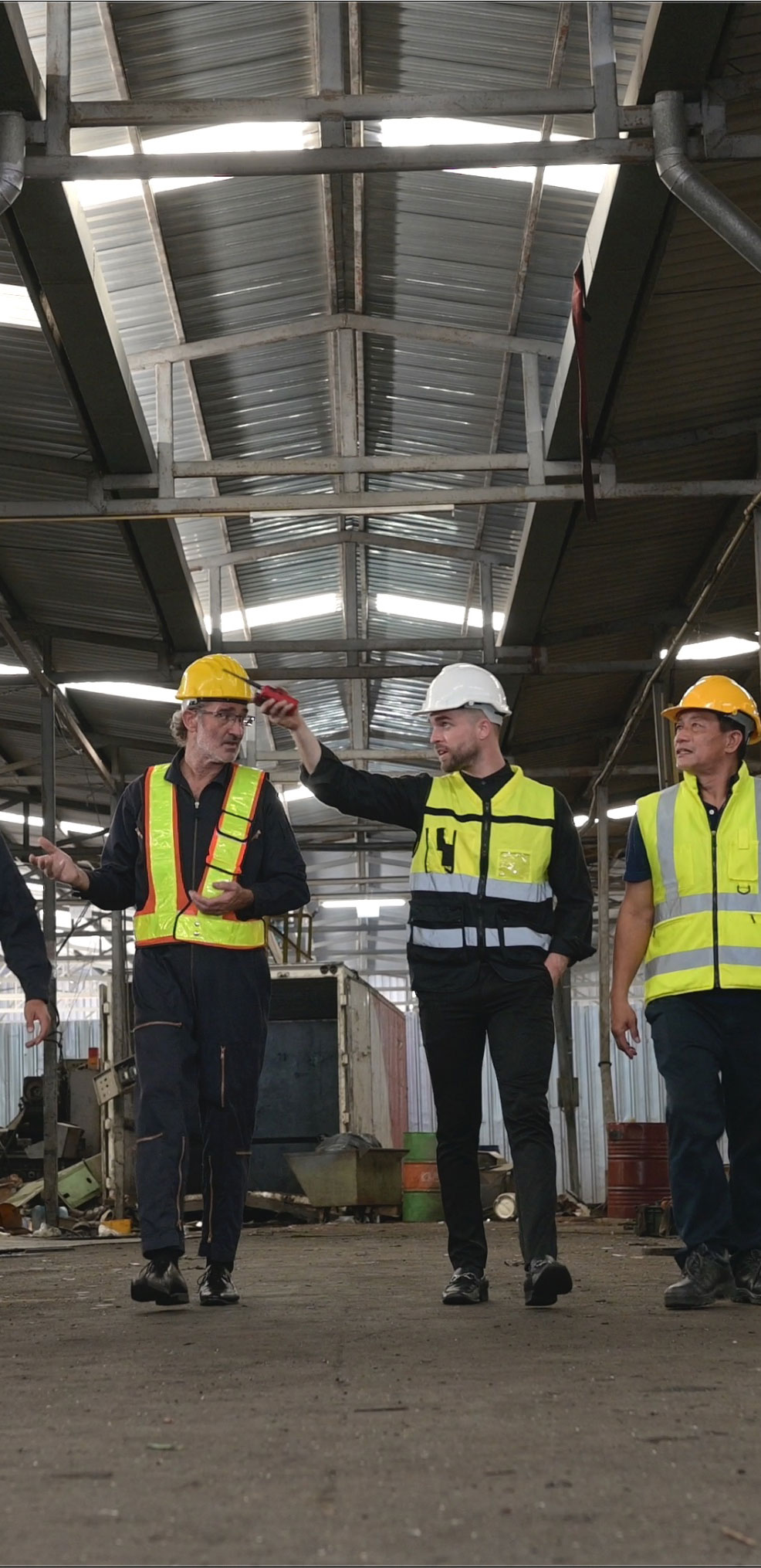 Storingstechniekers aan het werk op de productielijn